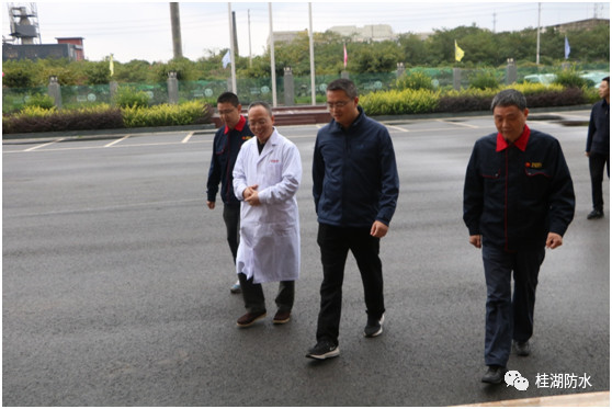 四川(chuān)省什(shí)邡市市委副書記、市長卿(qīng)偉一行蒞(lì)臨桂湖集團什邡生產基地調研指(zhǐ)導(dǎo)