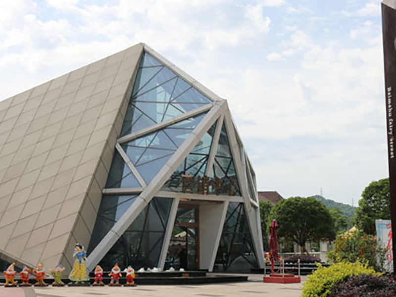 白馬（mǎ）湖水街